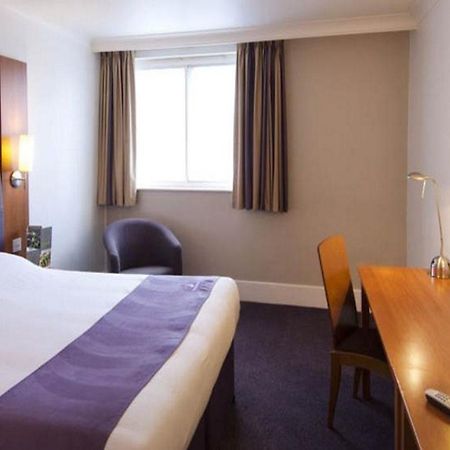 Premier Inn Stoke-On-Trent ภายนอก รูปภาพ
