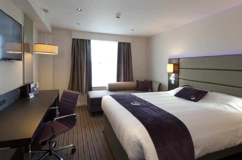 Premier Inn Stoke-On-Trent ภายนอก รูปภาพ