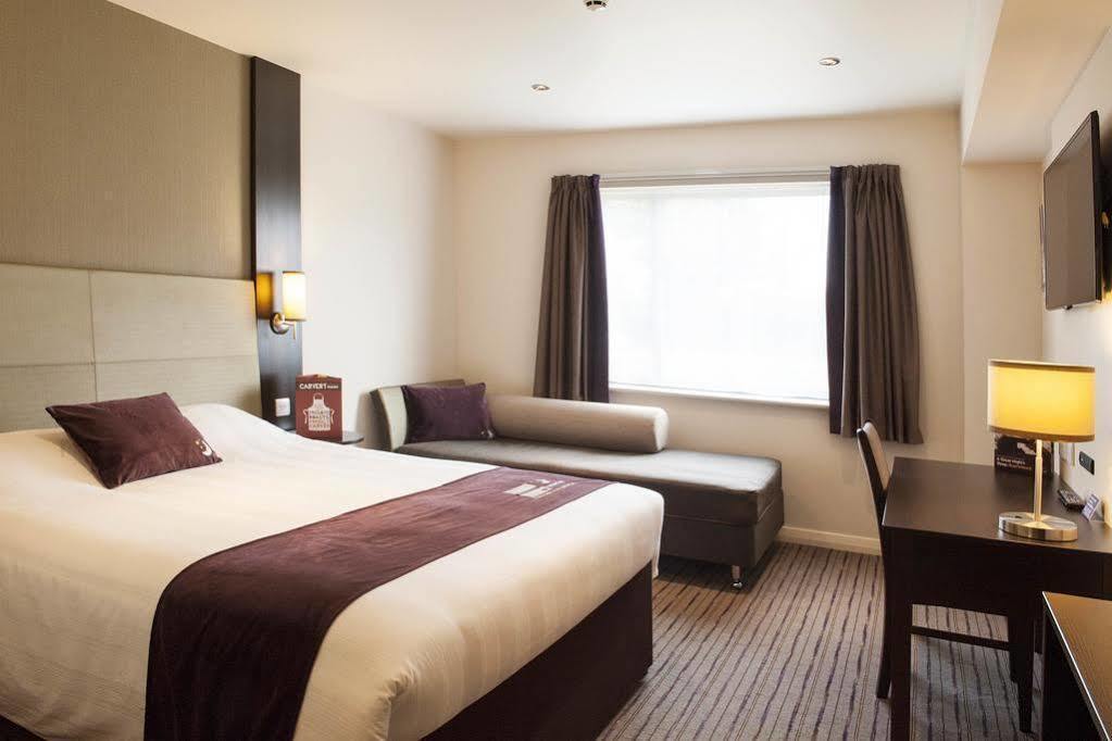 Premier Inn Stoke-On-Trent ภายนอก รูปภาพ