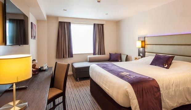 Premier Inn Stoke-On-Trent ภายนอก รูปภาพ